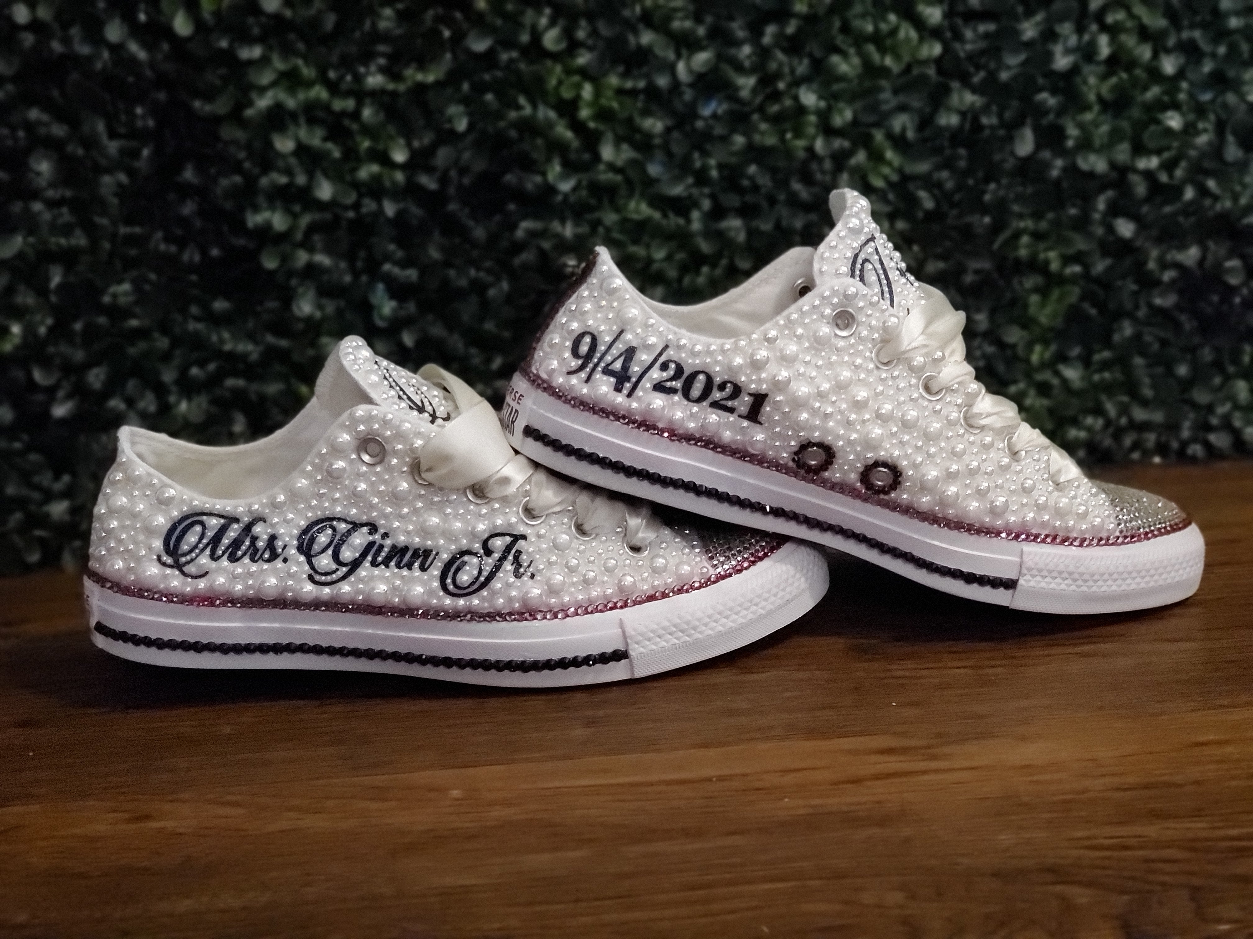 Pearl covered outlet converse